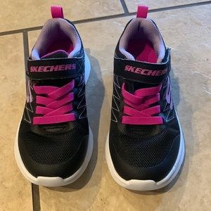 Little girls Skechers running shoes size 11.5 black and purple